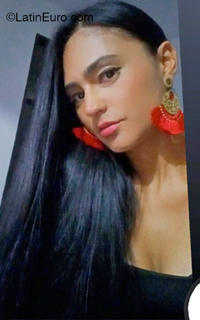 Date this foxy Colombia girl Yary from Medellin CO32970