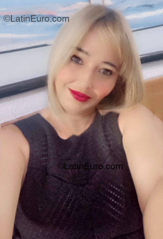 Date this hard body Venezuela girl Luna from Guanare VE4923