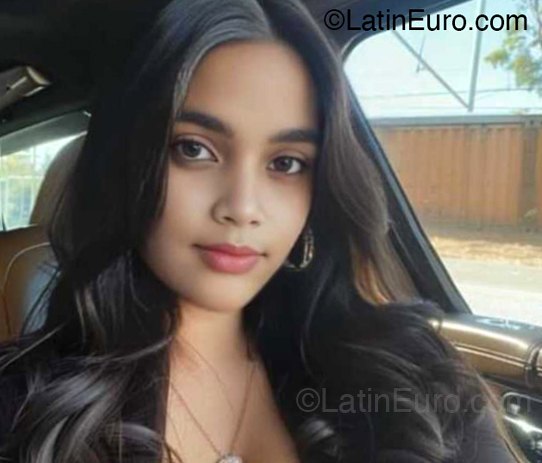 Date this hard body Dominican Republic girl Nahomy from Santo Domingo DO52741