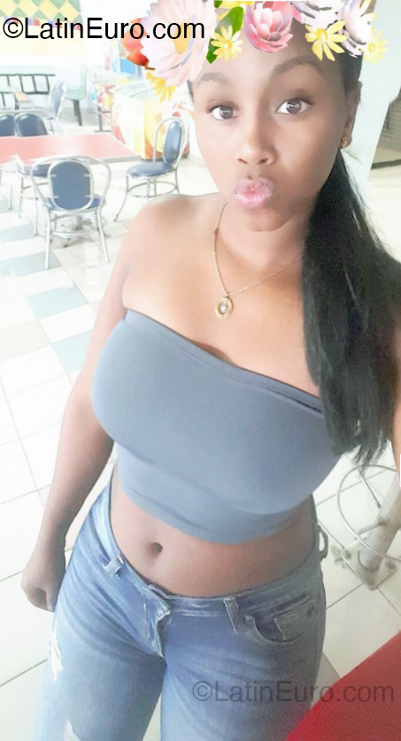Date this sultry Dominican Republic girl Ismairi from Santiago De Los Caballeros DO52829