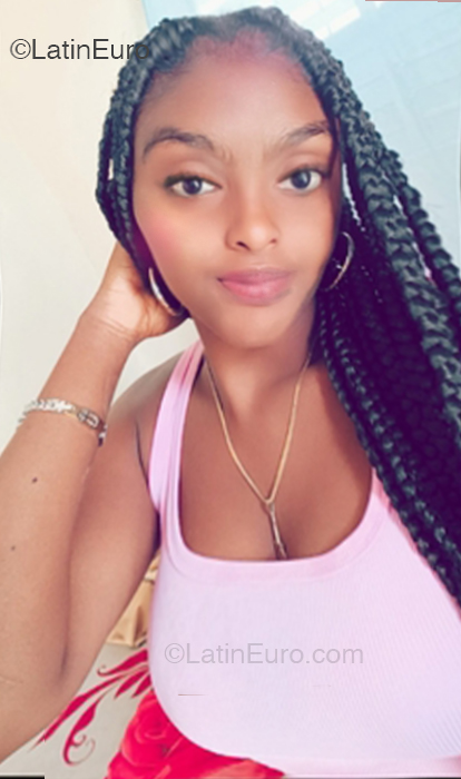 Date this beautiful Dominican Republic girl Veronica from Santo Domingo DO53052