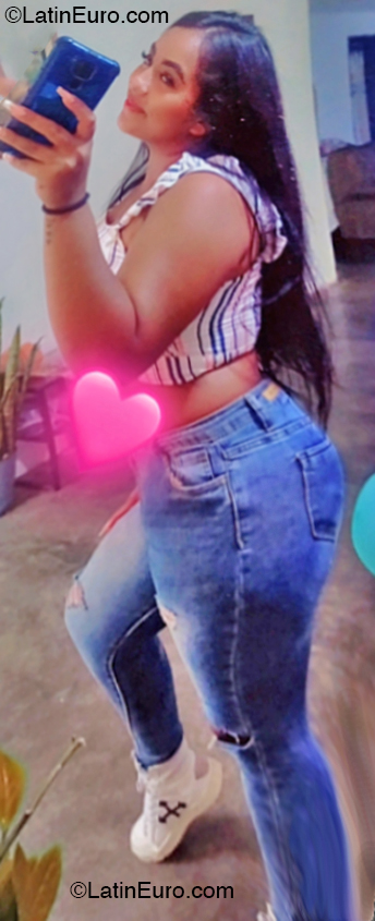 Date this georgeous Venezuela girl Lia from Caracas VE4955