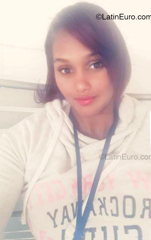 Date this exotic Switzerland girl Jaylen from España DO53180