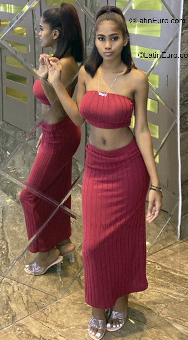 Date this good-looking Dominican Republic girl Esther from El seibo DO53194