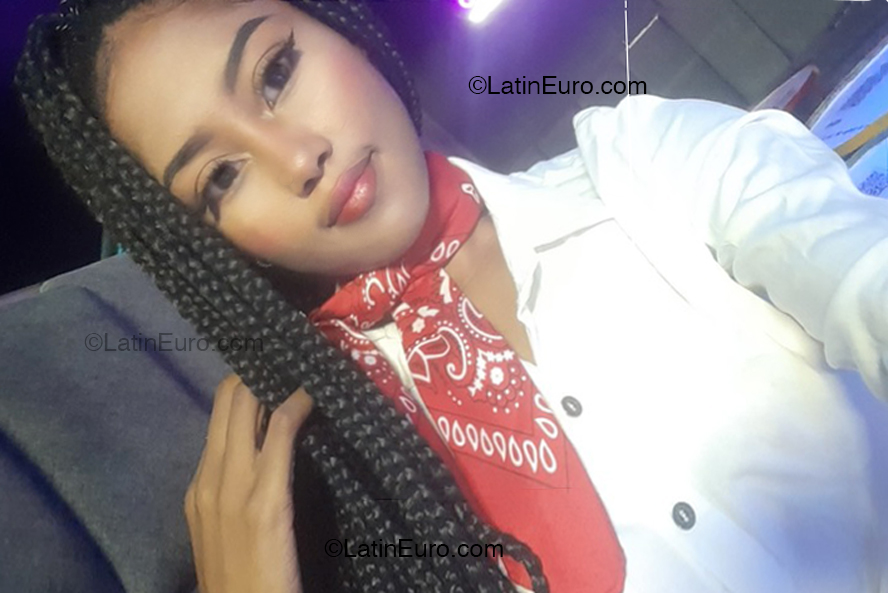 Date this happy Spain girl Leidy from Madrid ES857