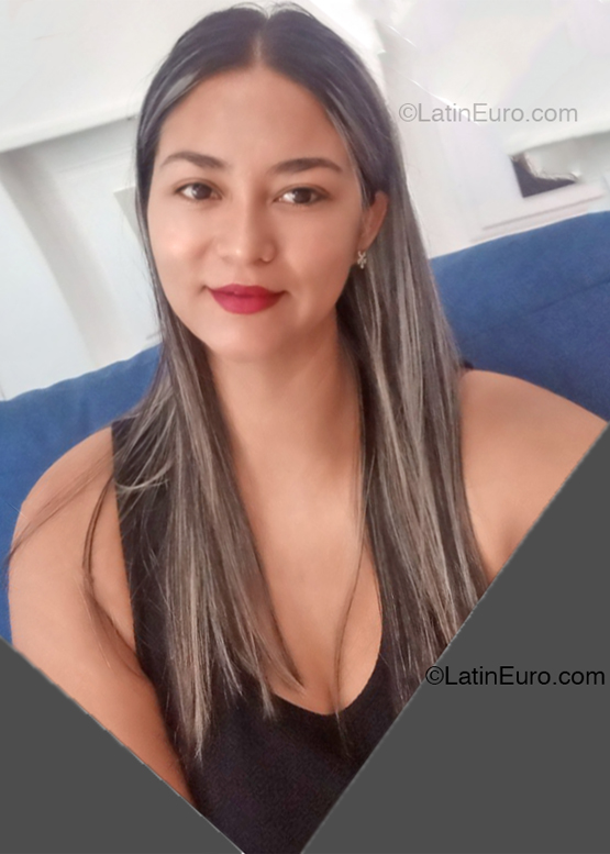 Date this cute Venezuela girl Mariannis from Guayana VE4987