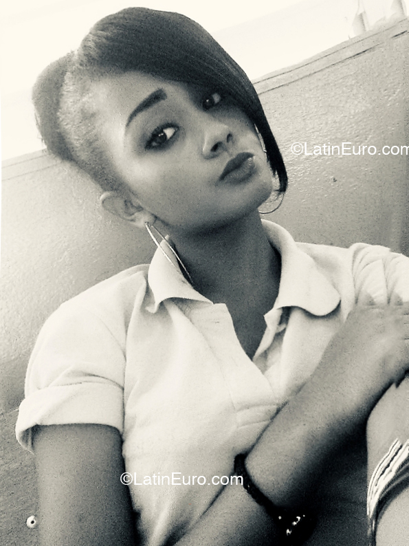 Date this hot United States girl Meralis from Miami US25071