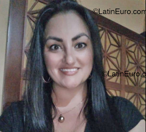 Date this athletic Costa Rica girl Yesenia from Alajuela CR553