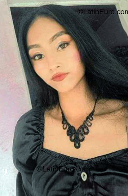 Date this funny Mexico girl Elizabeth from Cancun MX2737