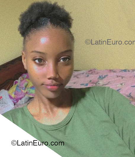 Date this athletic Dominican Republic girl Yinia from La Romana DO53577