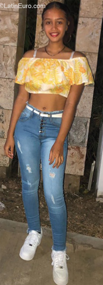 Date this exotic Dominican Republic girl Alainy from Santo Domingo DO53586