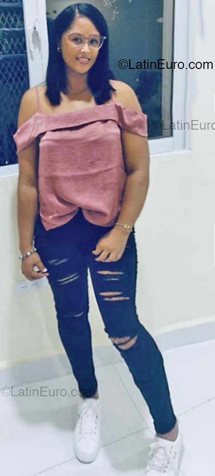 Date this georgeous Dominican Republic girl Yomaris from Santo Domingo DO53615