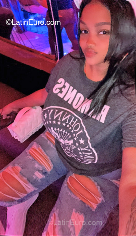Date this delightful Dominican Republic girl Juleiny from Santo Domingo DO53720