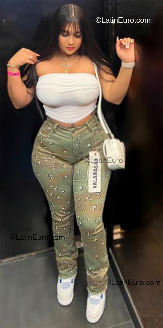 Date this pretty Dominican Republic girl Paola from Santo Domingo DO53770