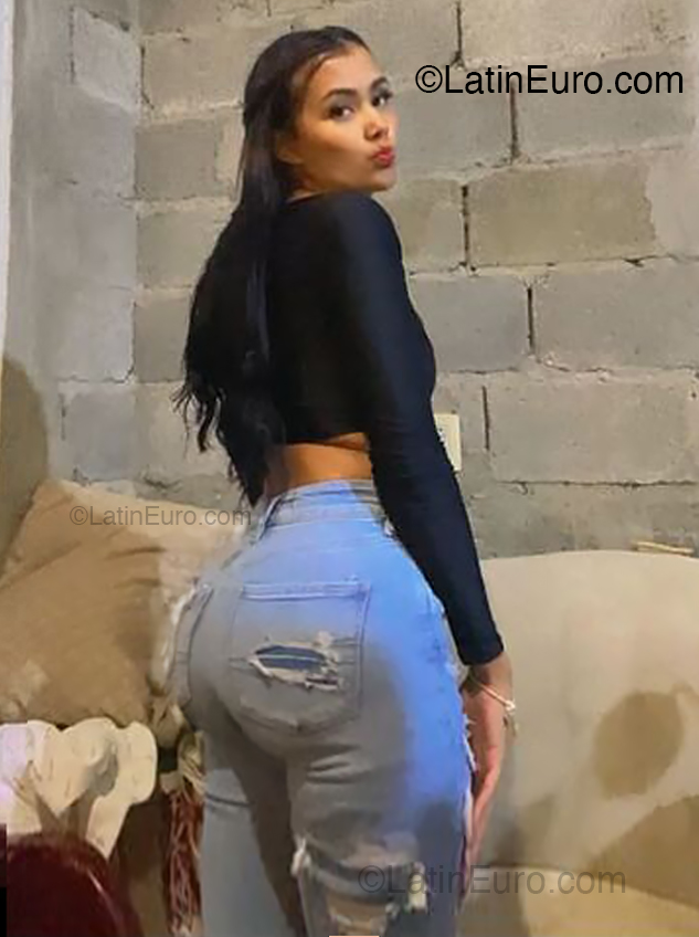 Date this tall Dominican Republic girl Jazmin from Santiago DO53858