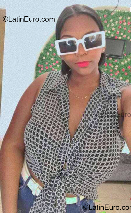 Date this delightful Dominican Republic girl Dilenia from Santiago DO53889
