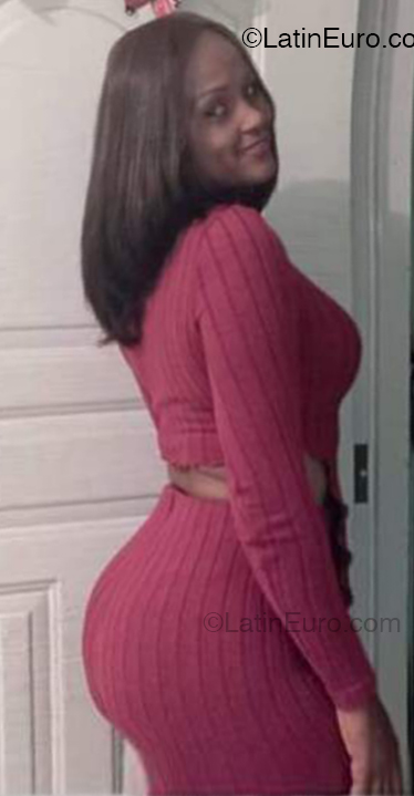 Date this voluptuous Dominican Republic girl Aris from Santo Domingo DO53914