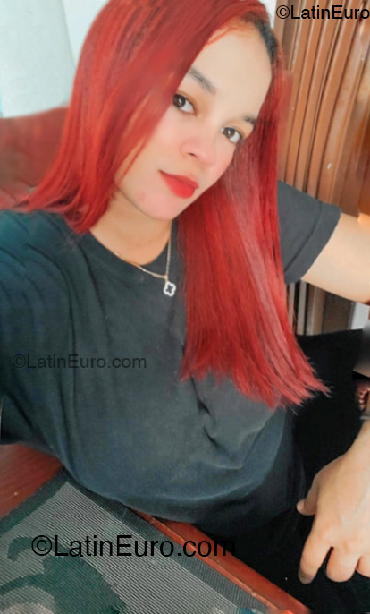 Date this sensual Dominican Republic girl Cartera from Santo Domingo DO53925