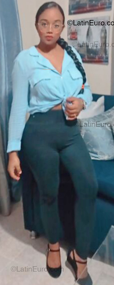 Date this hot Dominican Republic girl Michelly from Santo Domingo DO53940