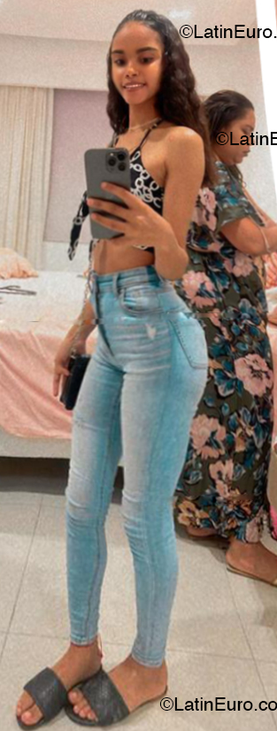 Date this attractive Dominican Republic girl Bella from Santo Domingo DO53955