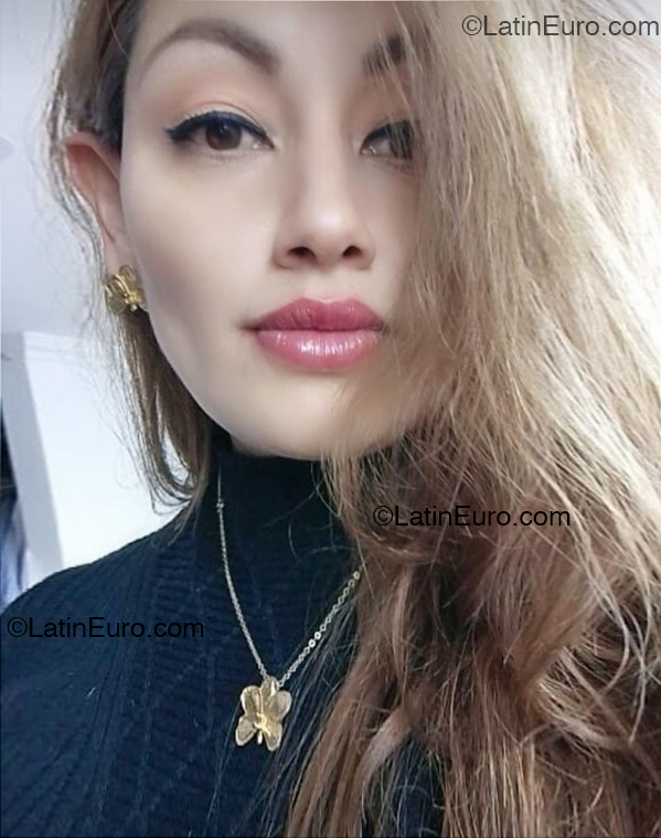 Date this pretty Colombia girl Marilyn from Pasto CO33178