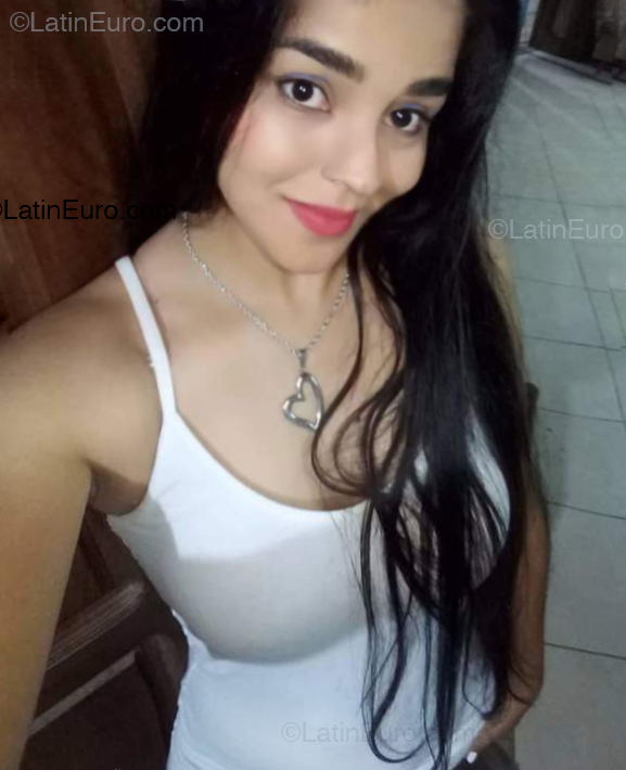 Date this foxy Argentina girl Amanda from Loreto AR985