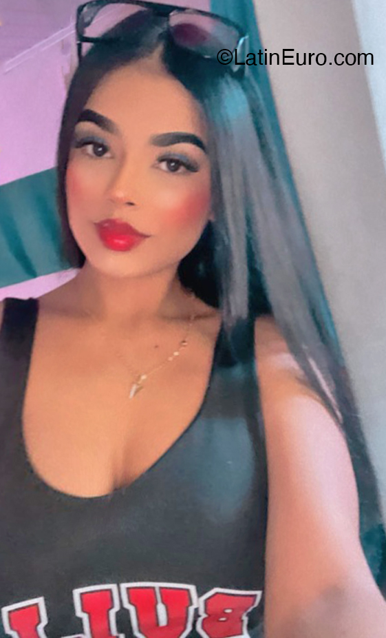 Date this passionate Colombia girl Valeria from Medellin CO33238