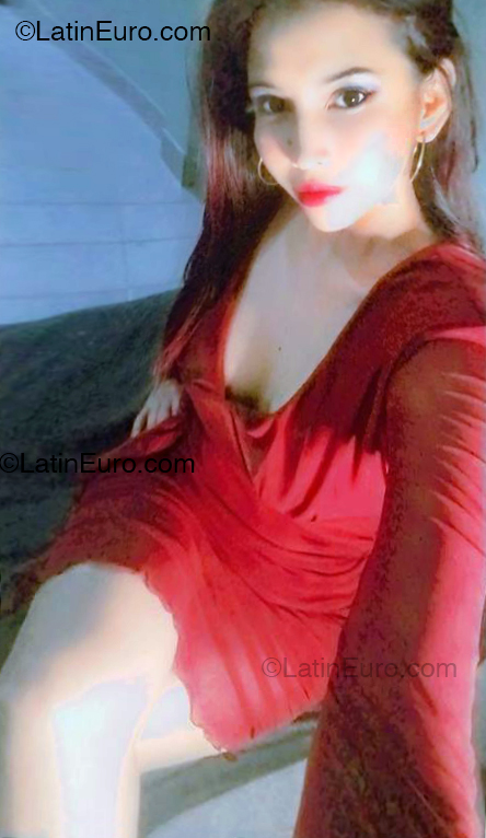Date this sultry Venezuela girl Anahis from Valencia VE5163