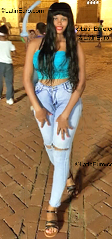 Date this good-looking Dominican Republic girl Amaya from Santo Domingo DO54450