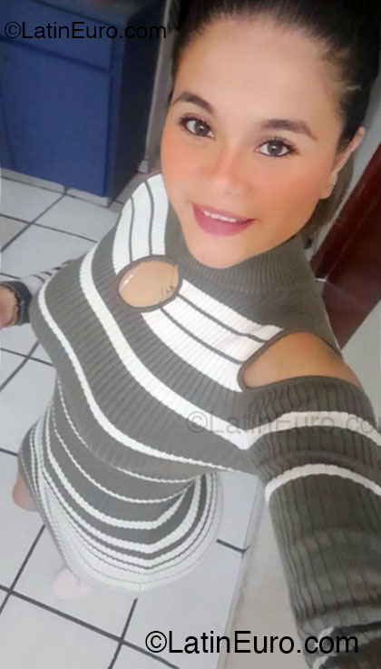 Date this passionate Panama girl Yanet from Panama PA1409