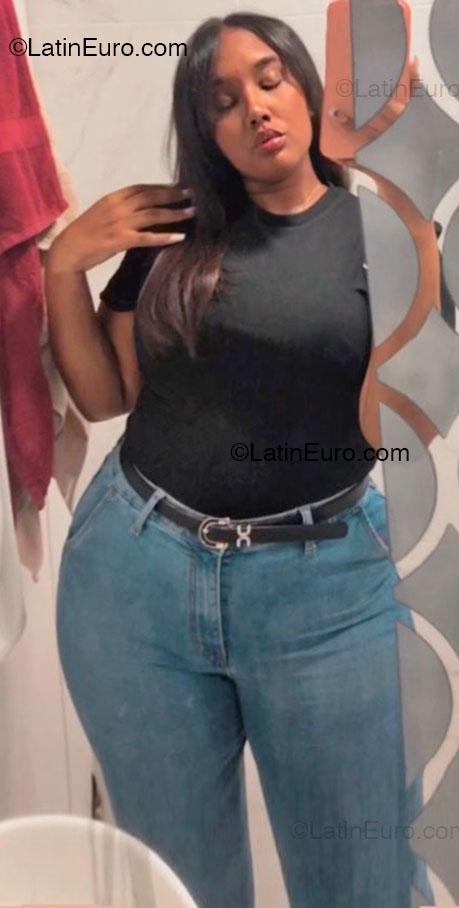 Date this stunning Dominican Republic girl Coral from Santiago DO54465