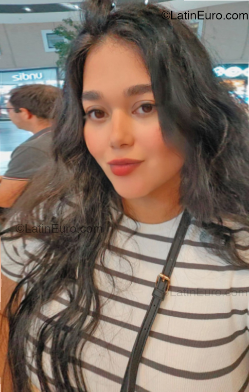 Date this stunning France girl Adriana from Pau FR381