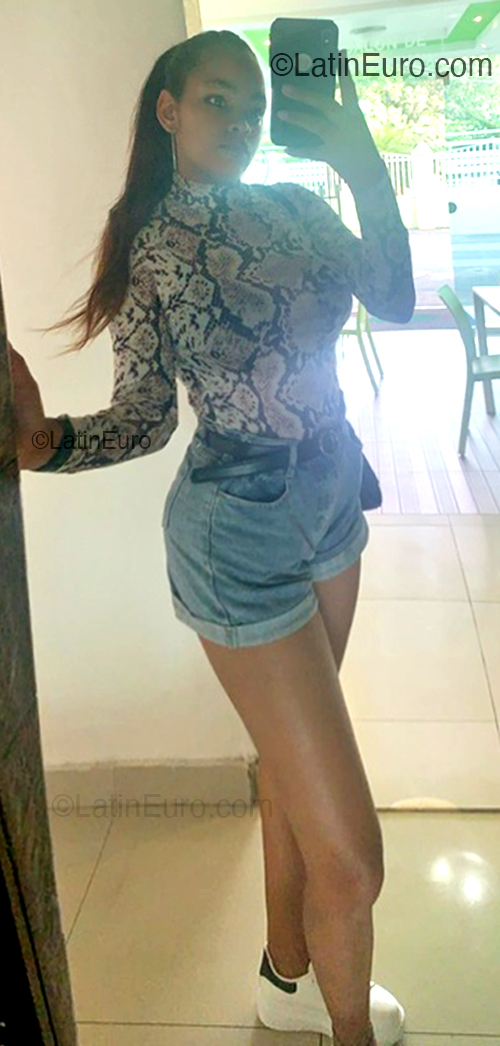 Date this attractive Dominican Republic girl Marian from El Seibo DO54513