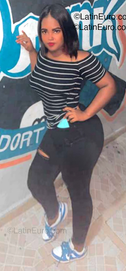 Date this georgeous Dominican Republic girl Mara from Santo Domingo DO55786