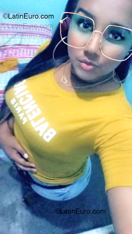 Date this georgeous Dominican Republic girl Mabel from Santo Domingo DO54673