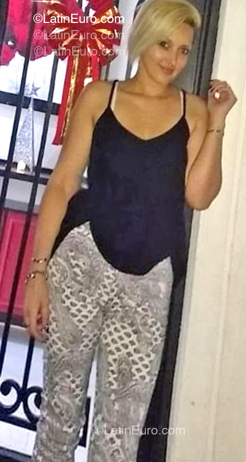 Date this stunning Argentina girl Lorena from Buenos Aires AR991