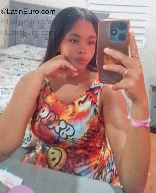 Date this stunning Dominican Republic girl Alex from Santo Domingo DO54922