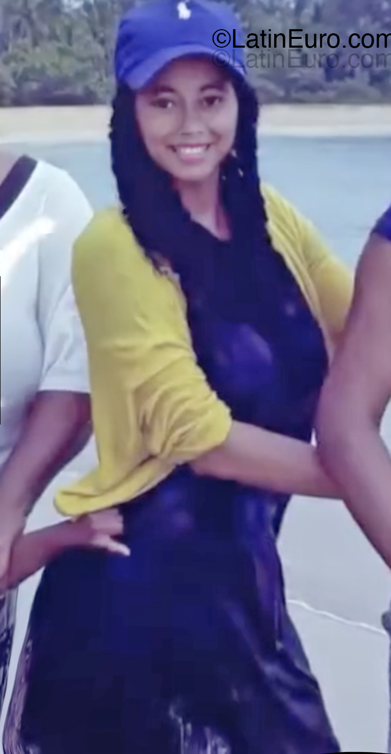 Date this happy Dominican Republic girl Kay b from Nagua DO54948