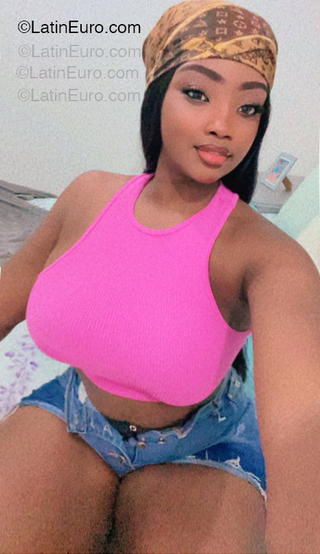 Date this lovely Dominican Republic girl Chocolate from Santo Domingo DO54960