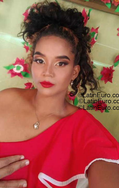 Date this cute Colombia girl Aranza from Caratagena CO33323