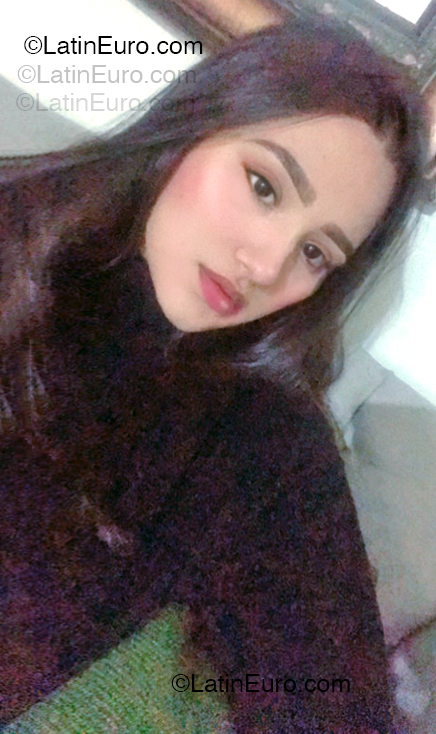 Date this happy Dominican Republic girl Ely from Santo Domingo DO54984