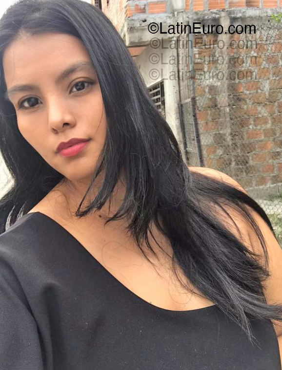 Date this young Colombia girl Daniela from Bogota CO33325