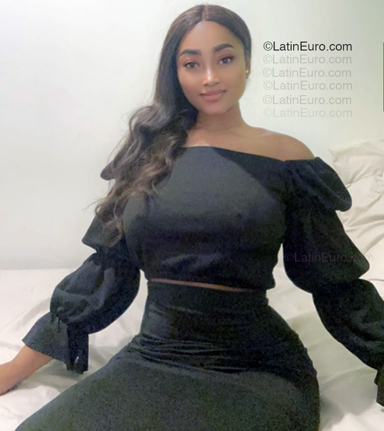 Date this sensual Colombia girl Maria from Cota CO33327