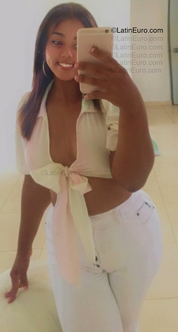 Date this good-looking Dominican Republic girl Deiry from Sosua DO54993