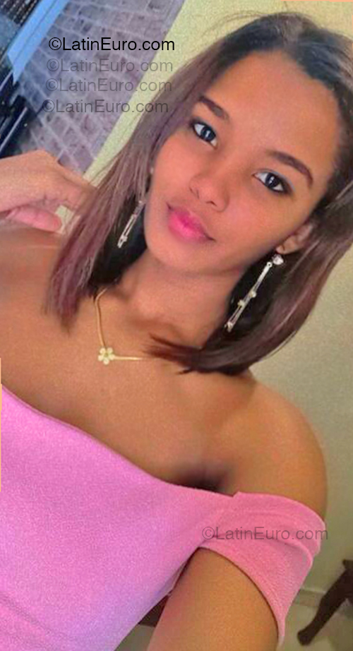 Date this delightful Dominican Republic girl Marialis from  DO54996
