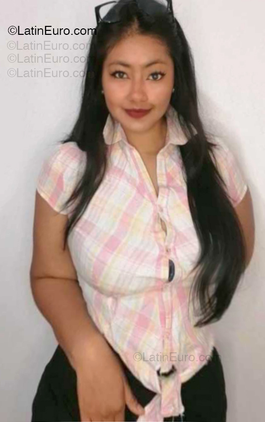 Date this athletic Ecuador girl Jee Pam from Quito EC1106