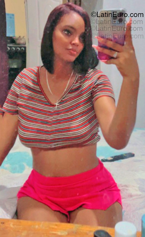 Date this exotic Dominican Republic girl Kiara from Sanchez Ramirez DO55017