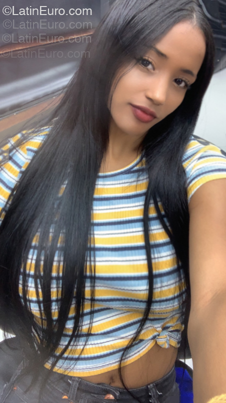 Date this georgeous Dominican Republic girl Daliz from San Francisco De Macoris DO55021