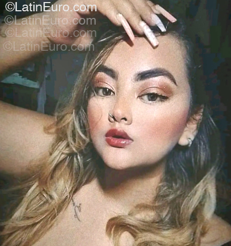 Date this gorgeous Venezuela girl Alondra from Caracas VE5295