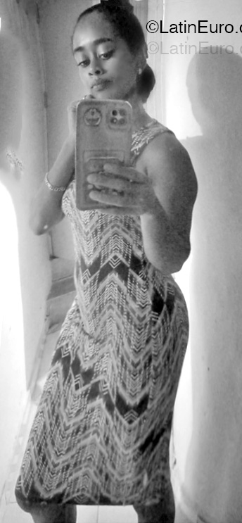 Date this athletic Dominican Republic girl Ursulina from Santo Domingo DO55101